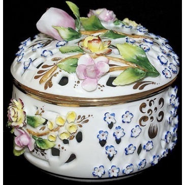 Фарфоровая шкатулка